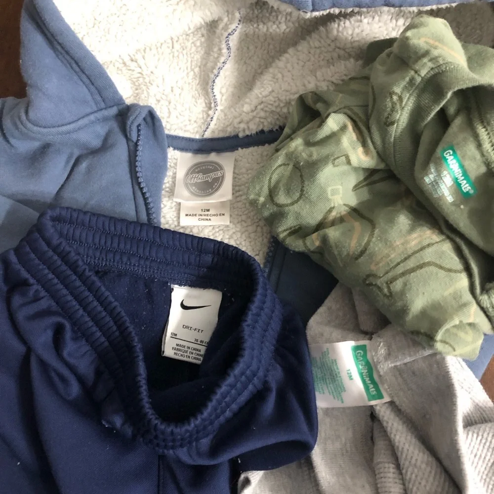 4pcs boy bundles Nike  joggers/ hoodie zip up//legging/onesie/.12months
